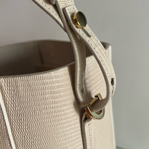 CO - crocodile bucket bag - Picture 3 of 8